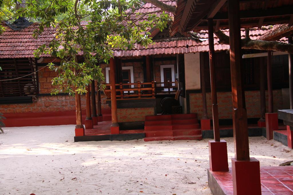 Arakkal Heritage Mararikulam Exterior photo